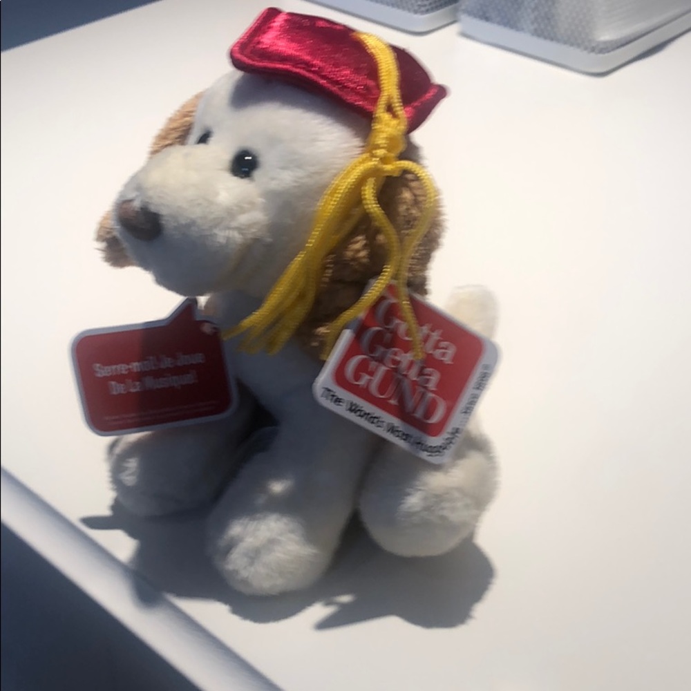 Gund singing graduation dog